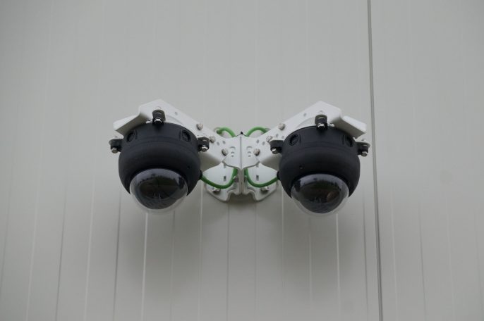 Doppelter Kamerahalter als Wandmontage